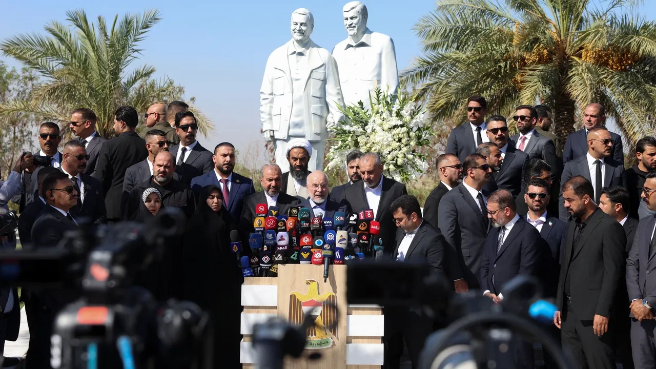 İran parlamenti spikerı Qalibaf Ğıyraqqa säfären Söläymani häykälenä barudan başladı