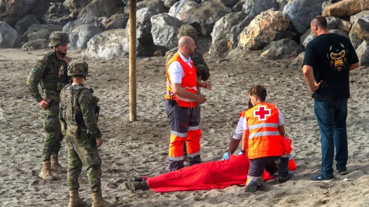 المغرب: تسجيل 11 وفاة و40 ألفاً دخلوا سبتة.. وعصابات الاتجار بالبشر أبرز الدوافع