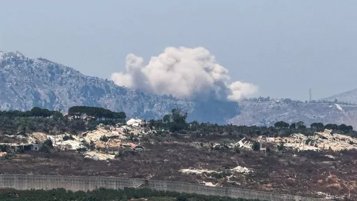 تصعيد إسرائيلي على لبنان.. قصف بالفوسفور جنوباً ومسيّرات تحلق فوق بيروت