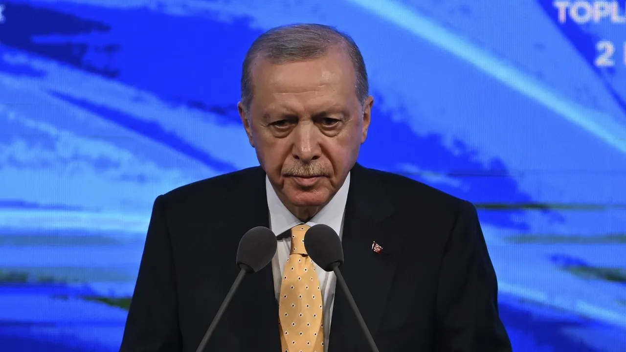 “Duslarıbızğa da, doşmannarıbızğa da töbägebezdäge totrıqsızlıqqa tüzep tormayaçağıbıznı belderdek"