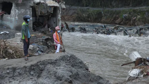 Nepalda sel və torpaq sürüşməsi nəticəsində həlak olanların sayı 623 nəfərə çatıb