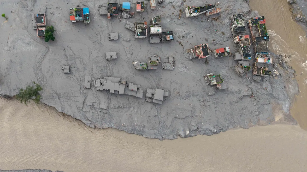 Broj poginulih u poplavama u Nepalu i Kini porastao na 633, skoro 3.000 nestalih