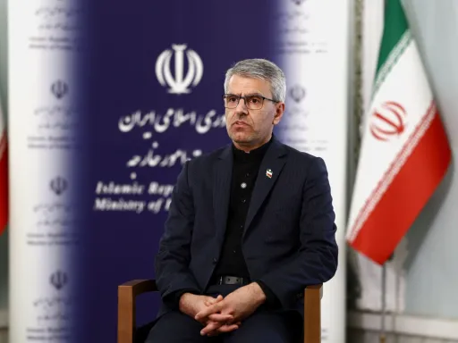 ایران مذاکره با آمریکا را رد کرد؛ گفتوگو با عمان درباره کریدور موقت در تنگه هرمز ادامه دارد