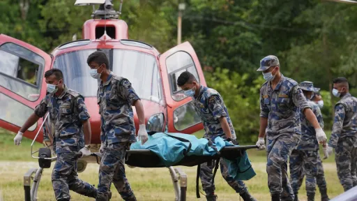 Crue dans l'Himalaya : 750 morts et 3 000 disparus, dont 261 ressortissants étrangers de 23 pays