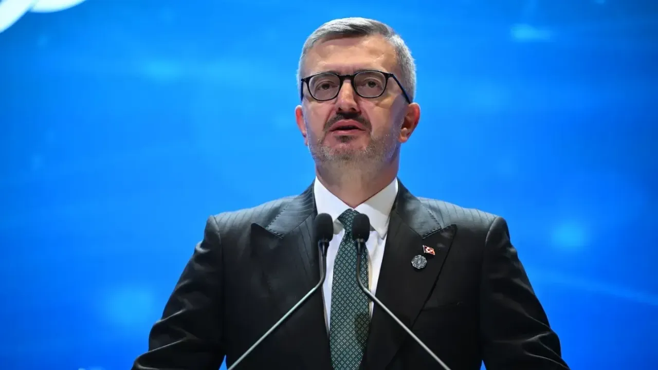 B.Duran 30 Avqust Zəfər Bayramı münasibəti ilə təbrik mesajı paylaşıb