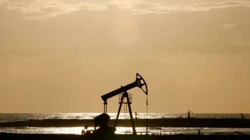 Нефтяной рынок поверил в сделку США и Ирана