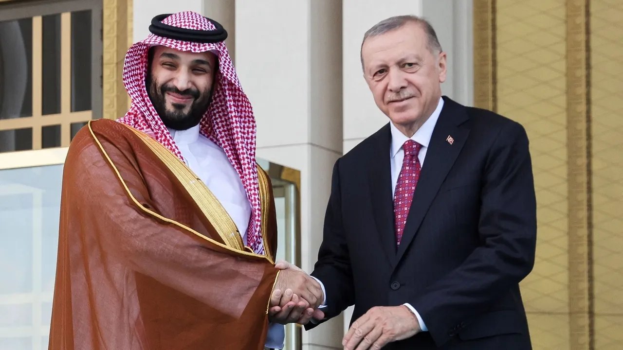 İlbaşı Ärdoğan Soğud Ğaräbstanınıñ täxet varisı prins Sälman belän söyläşte