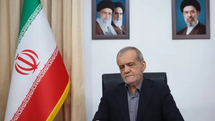 پزشکیان گزارشهای مربوط به استعفای خود را رد و بر ادامه کار تأکید کرد