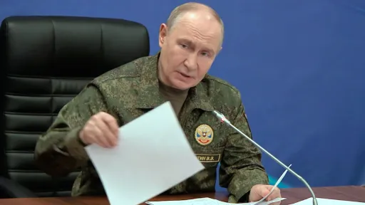 Путин подписал закон против политических эмигрантов