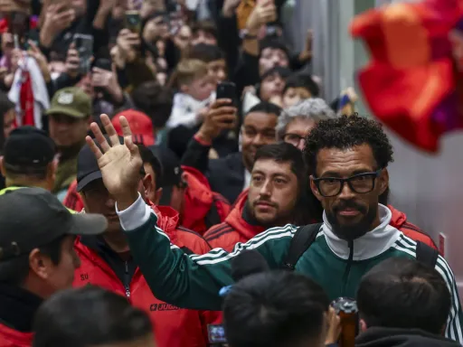 Çili futbol klubı "Kolo-Kolo" üz komandasına Dönya çempionatında balqığan qapqaçı "Vozinya"nı aldı