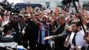 استقبال هواداران ترابزوناسپور از محمد صلاح در بدو ورود به استانبول