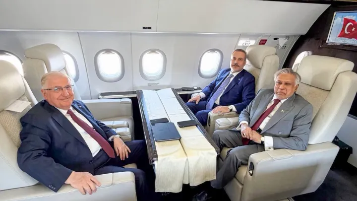 Nazirlər H.Fidan və Y.Gülər Pakistanın XİN rəhbəri İ.Dar ilə birlikdə Bişkekə yola düşüblər