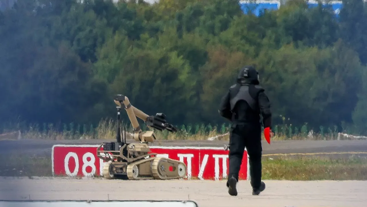 Берлин обвинил Москву в атаке на аэропорт