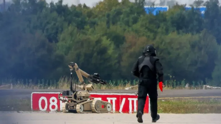 Берлин обвинил Москву в атаке на аэропорт