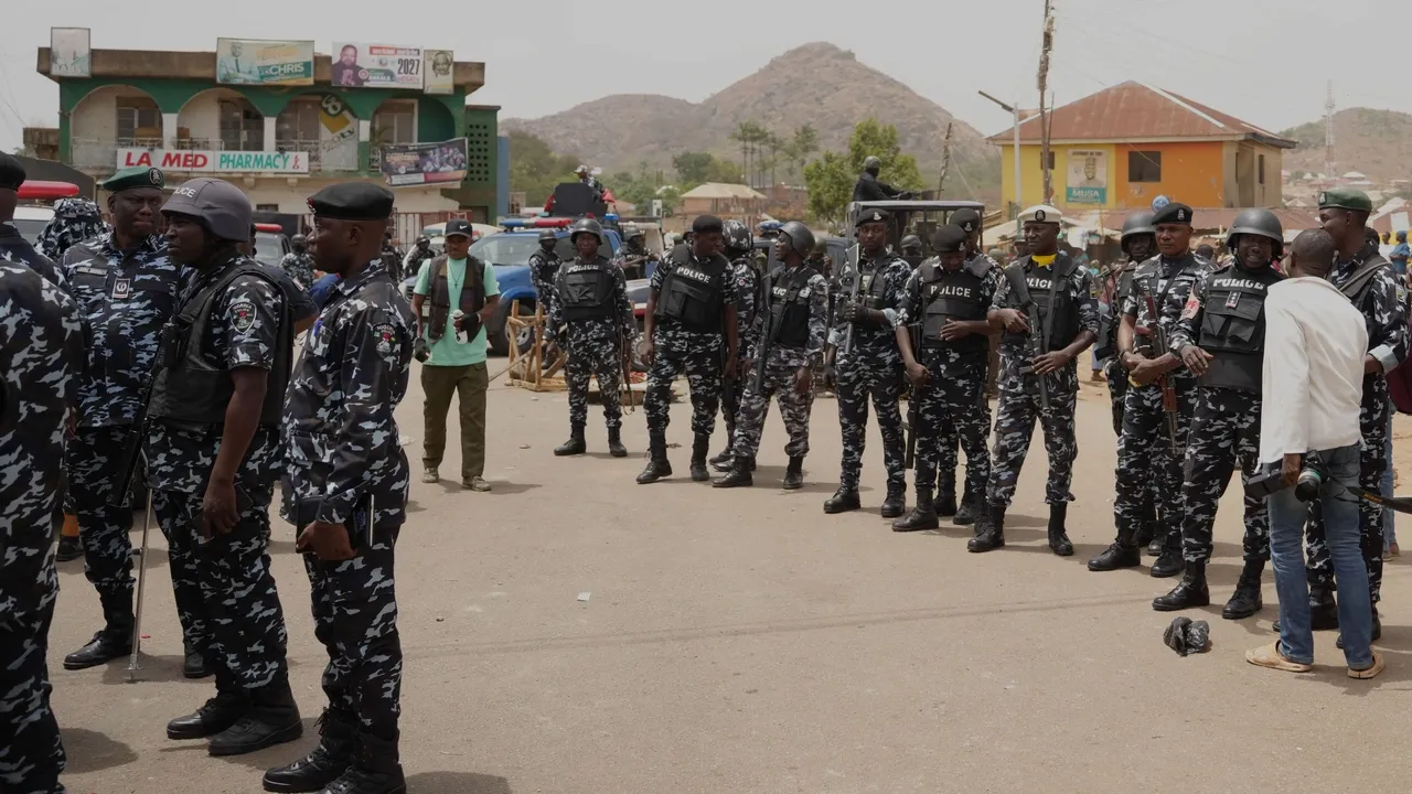 Six Nigerian imams abducted on their way to pray for president's re-election