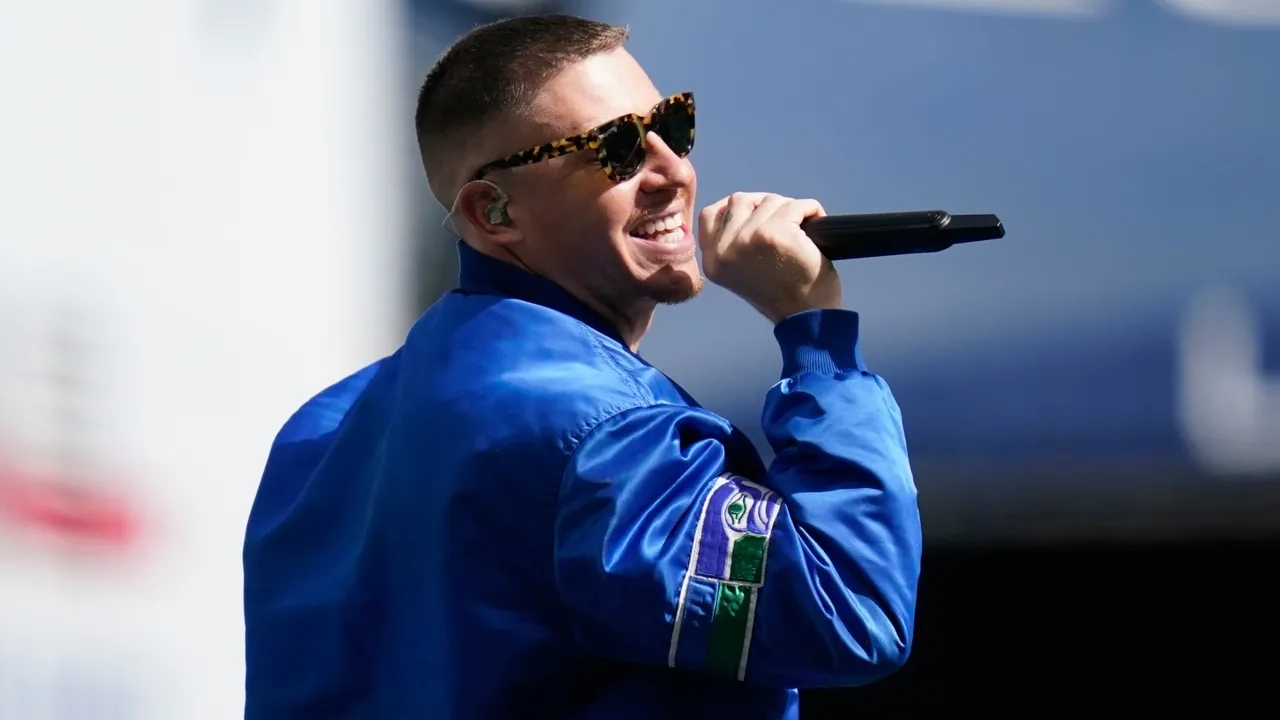 Американский рэпер Macklemore перед футбольным матчем «Сиэтл Сихокс» - «Теннесси Титанс» / AP