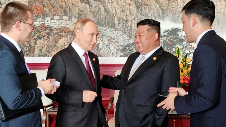 Tönyaq Koreya citäkçese Kim Çen In Putinğa yullamasında Rusiyägä "qaqşamas yärdäm" wäğdä itte