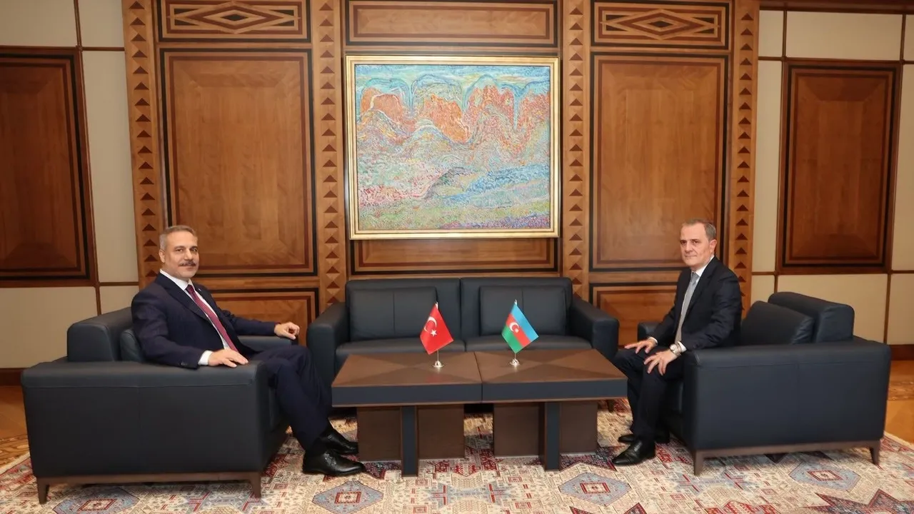 Azärbaycan ilbaşı Äliyev Törkiyä tışqı êşlär ministrı Fidan belän oçraştı