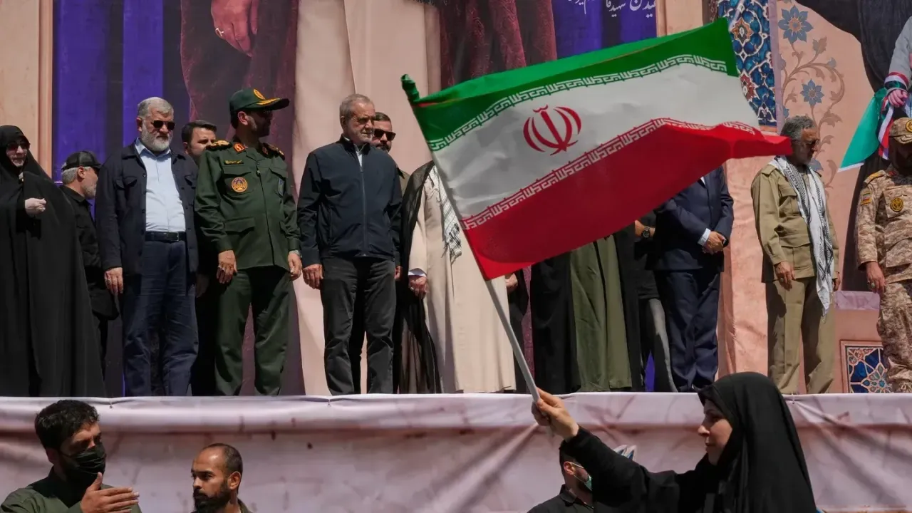 راهپیمایی حامیان دولت ایران در تهران با تأکید بر آمادگی دفاعی