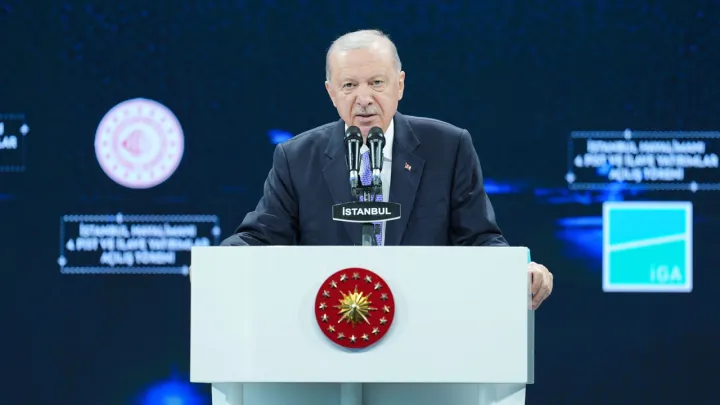 "Bez Törkiyäne dönyadağı iñ kiñ oçış çeltärenä iyä illärneñ bersenä äyländerdek"