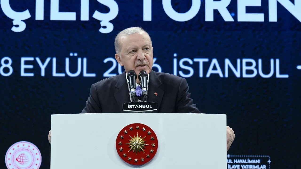 الرئيس أردوغان يفتتح المدرج الرابع بمطار إسطنبول ويعلن استثمارات جديدة في قطاع الطيران