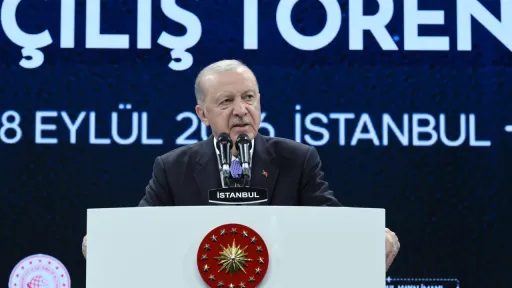 الرئيس أردوغان يفتتح المدرج الرابع بمطار إسطنبول ويعلن استثمارات جديدة في قطاع الطيران
