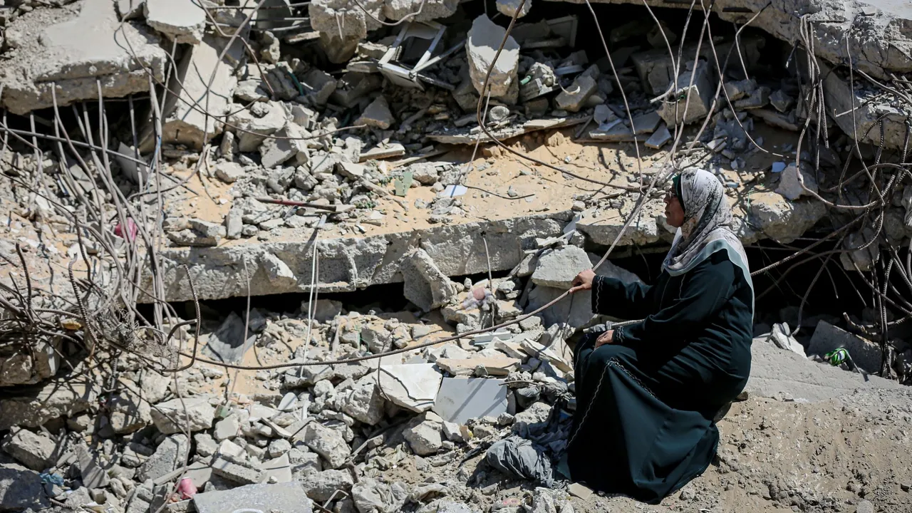 جثامين تحت الركام.. انتشال 12 فلسطينيا وارتفاع الحصيلة إلى 75 في "مربع التاج" بمدينة غزة
