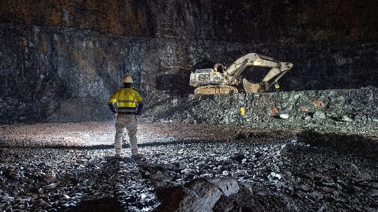 Multiple unions threaten strikes at Barrick sites in Mali