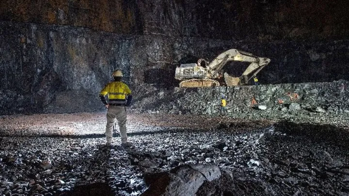 Multiple unions threaten strikes at Barrick sites in Mali