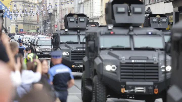 Sarajevo: Defile povodom 35. godišnjice odluke o mobilizaciji rezervnog sastava policije MUP-a SRBiH