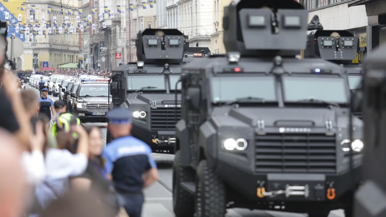 Sarajevo: Defile povodom 35. godišnjice odluke o mobilizaciji rezervnog sastava policije MUP-a SRBiH