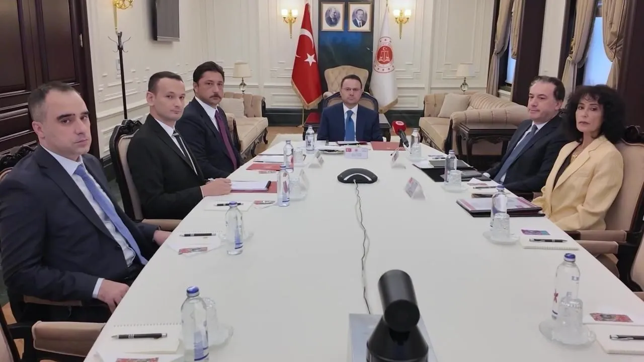 Әділет министрі Гүрлек грек әріптесі Флоридиспен кездесті