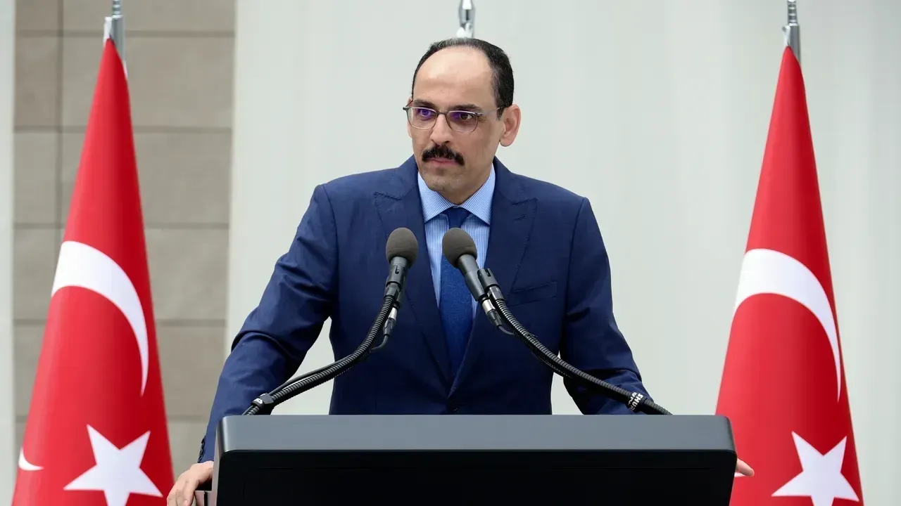 قالن يلتقي وكيل وزارة الدفاع بحكومة الوحدة الليبية في إسطنبول