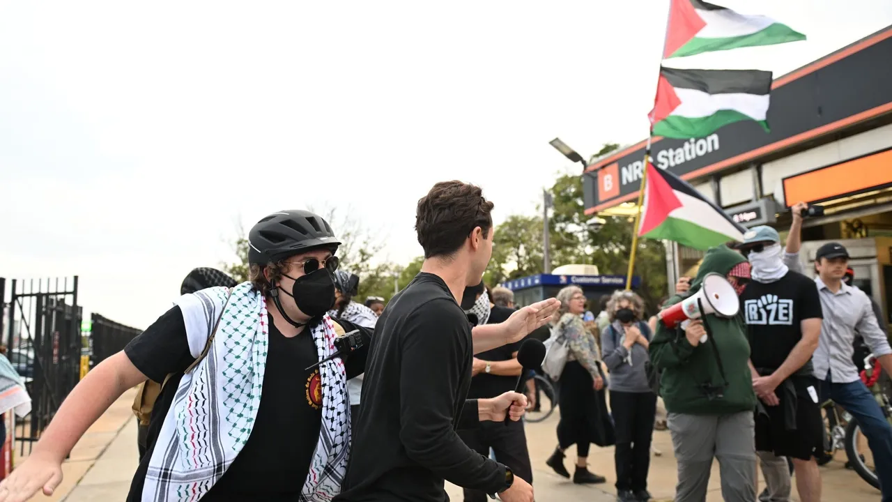 Manifestantes pró-Palestina juntaram-se do lado de fora do concerto de Ed Sheeran em Filadélfia