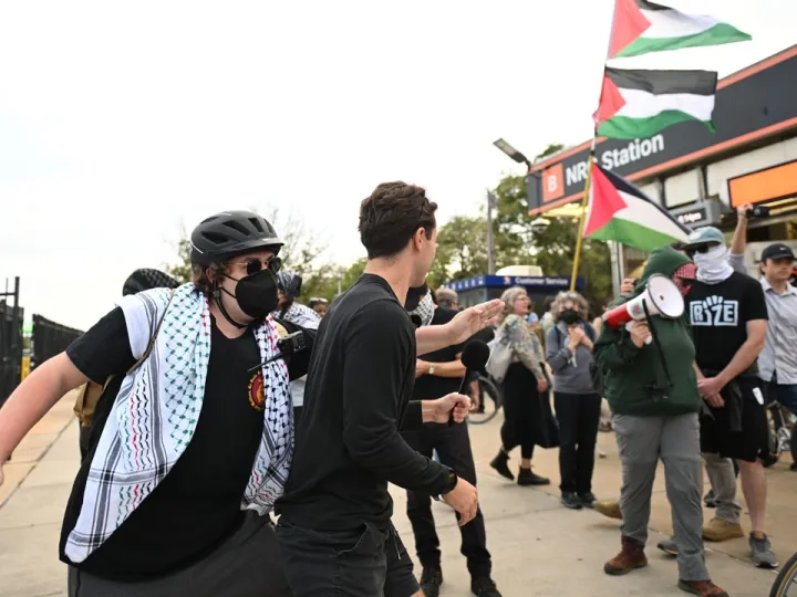 Manifestantes pró-Palestina juntaram-se do lado de fora do concerto de Ed Sheeran em Filadélfia