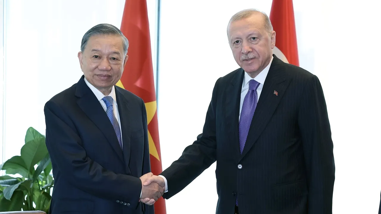 Президент Эрдоган Түрк үйүндө жолугушууларды өткөрдү