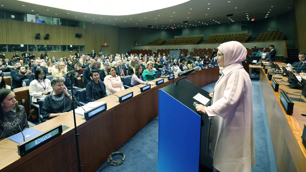 أمينة أردوغان: حماية الأطفال من مخاطر الأنظمة الرقمية تقع على عاتق الجميع