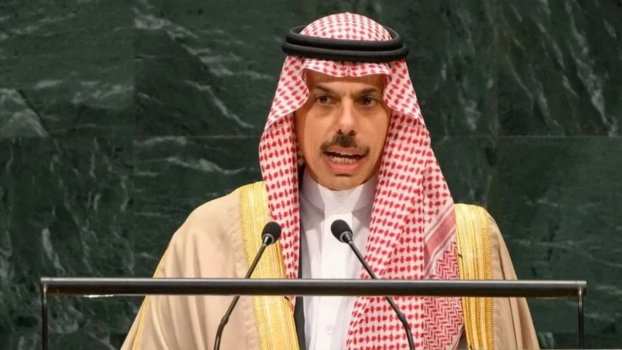 الرياض تدعو لتعاون دولي لحماية الملاحة وتؤكد دعم جهود خفض التصعيد
