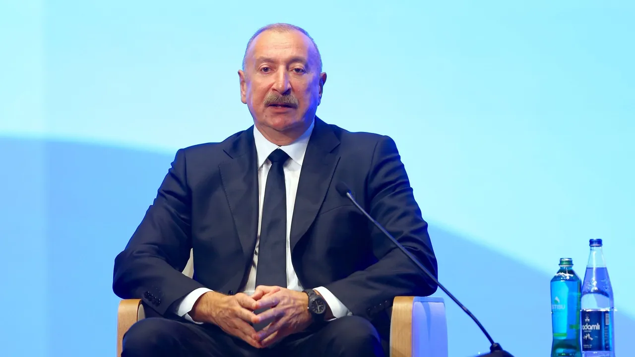 ئەلىيېۋ: «5 يىل ئىچىدە قايتا ھاسىل بولىدىغان ئېنېرگىيە ئەزەربەيجاننىڭ ھەممە يېرىدە بولىدۇ»