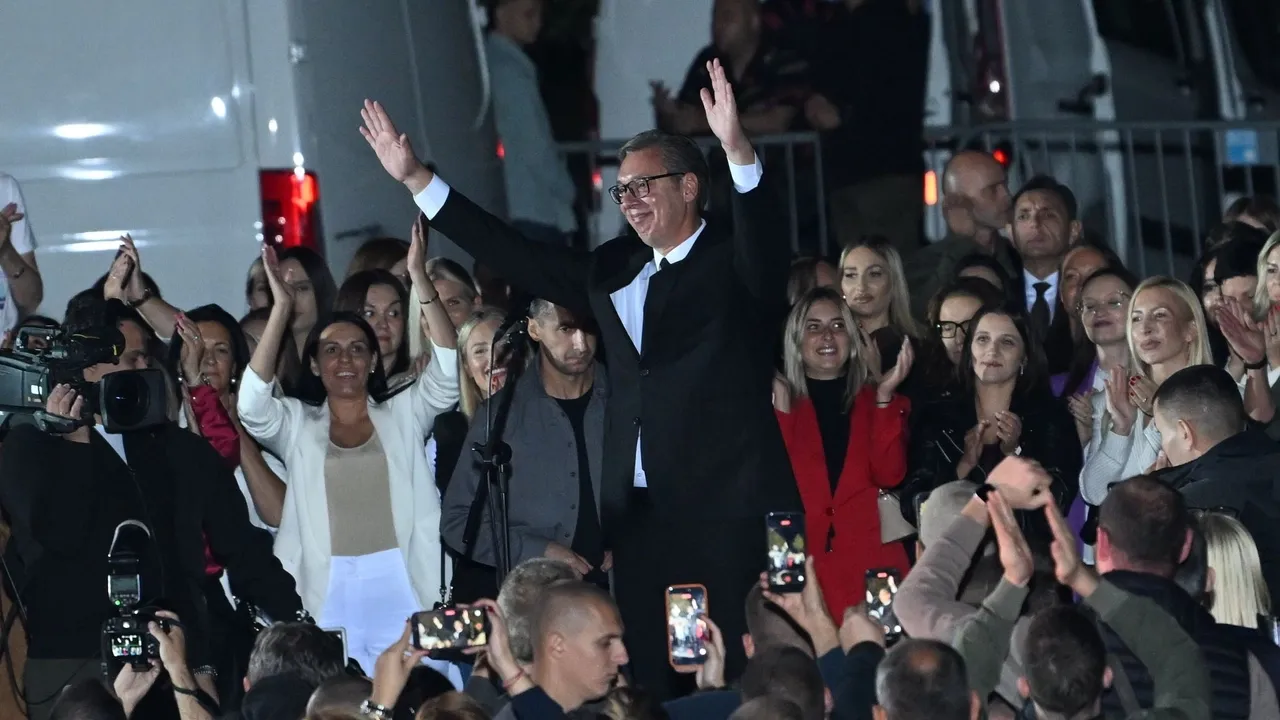 Serbiya Prezidenti A.Vuçiç vəzifəsindən istefa verdi