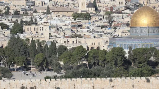 عشرات المستوطنين يقتحمون الأقصى مجدداً وسلطات الاحتلال تغلق المسجد الإبراهيمي