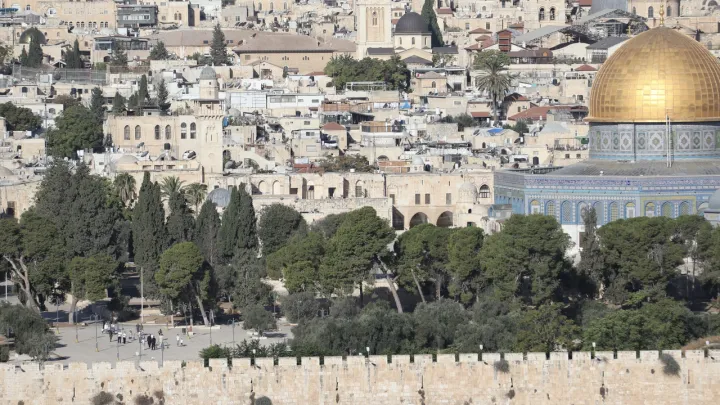 عشرات المستوطنين يقتحمون الأقصى مجدداً وسلطات الاحتلال تغلق المسجد الإبراهيمي