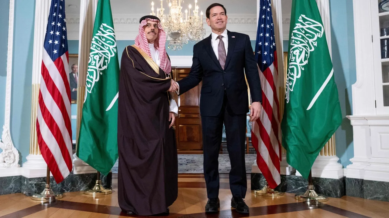 Secretário de Estado dos EUA discutiu com o seu homólogo saudita os desenvolvimentos no Iémen