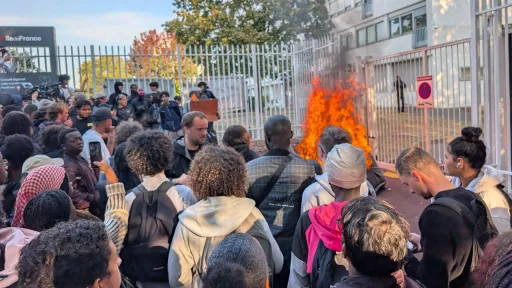 غضب المدارس الفرنسية يتصاعد.. 440 موقوفاً ومئات المؤسسات تتأثر بالاحتجاجات