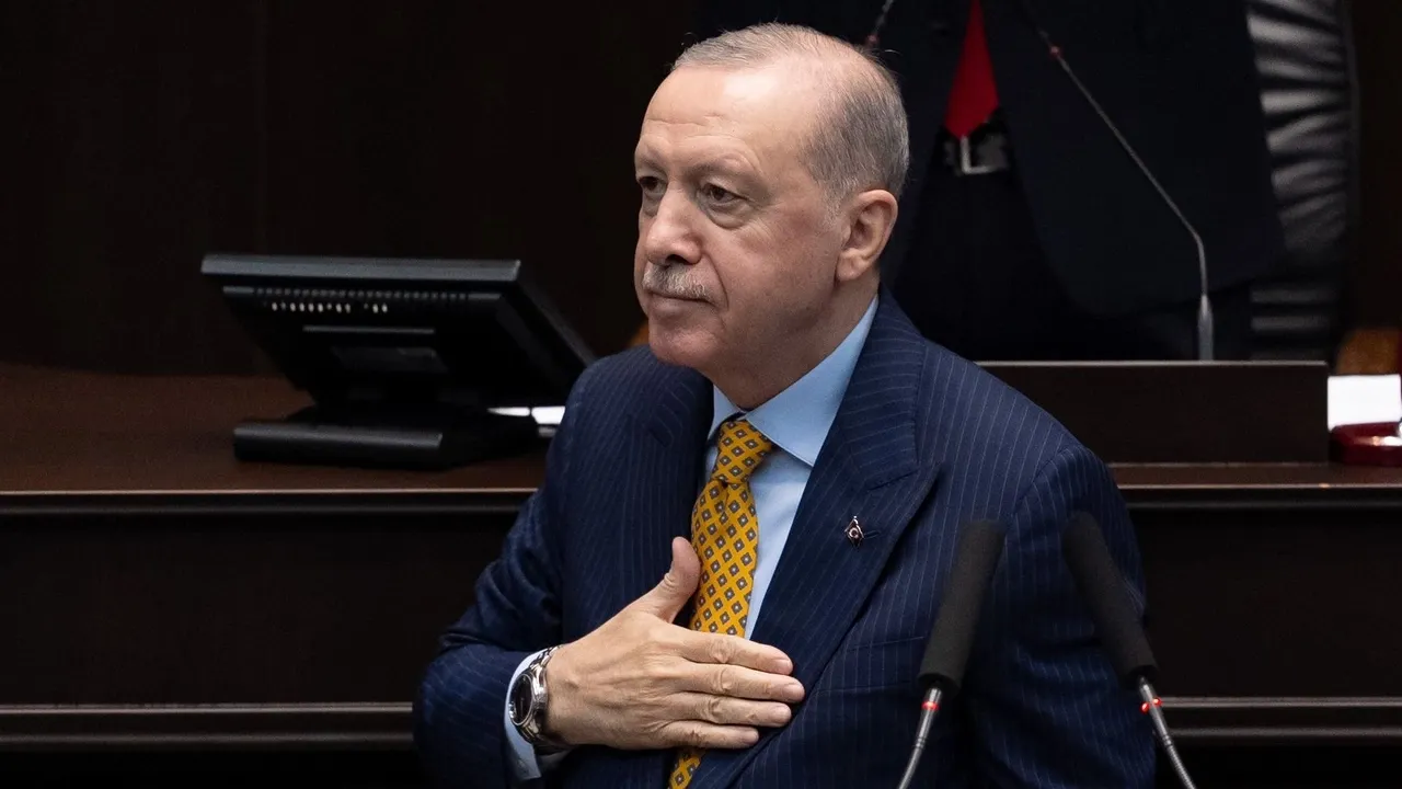 İlbaşı Ärdoğan xatın-qızlar voleybol komandasın Awrupa çempionnarı buluwı belän qotladı