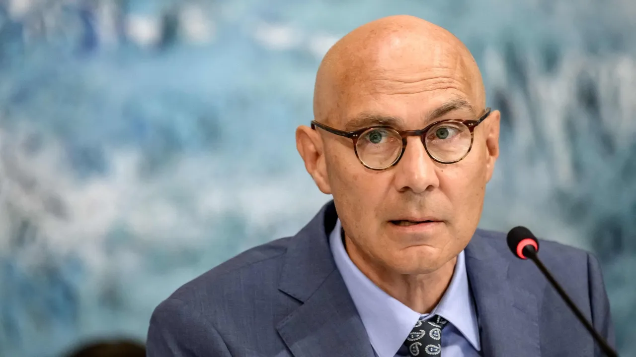 Volker Turk pede suspensão de entrega de armas a Israel devido a riscos legais