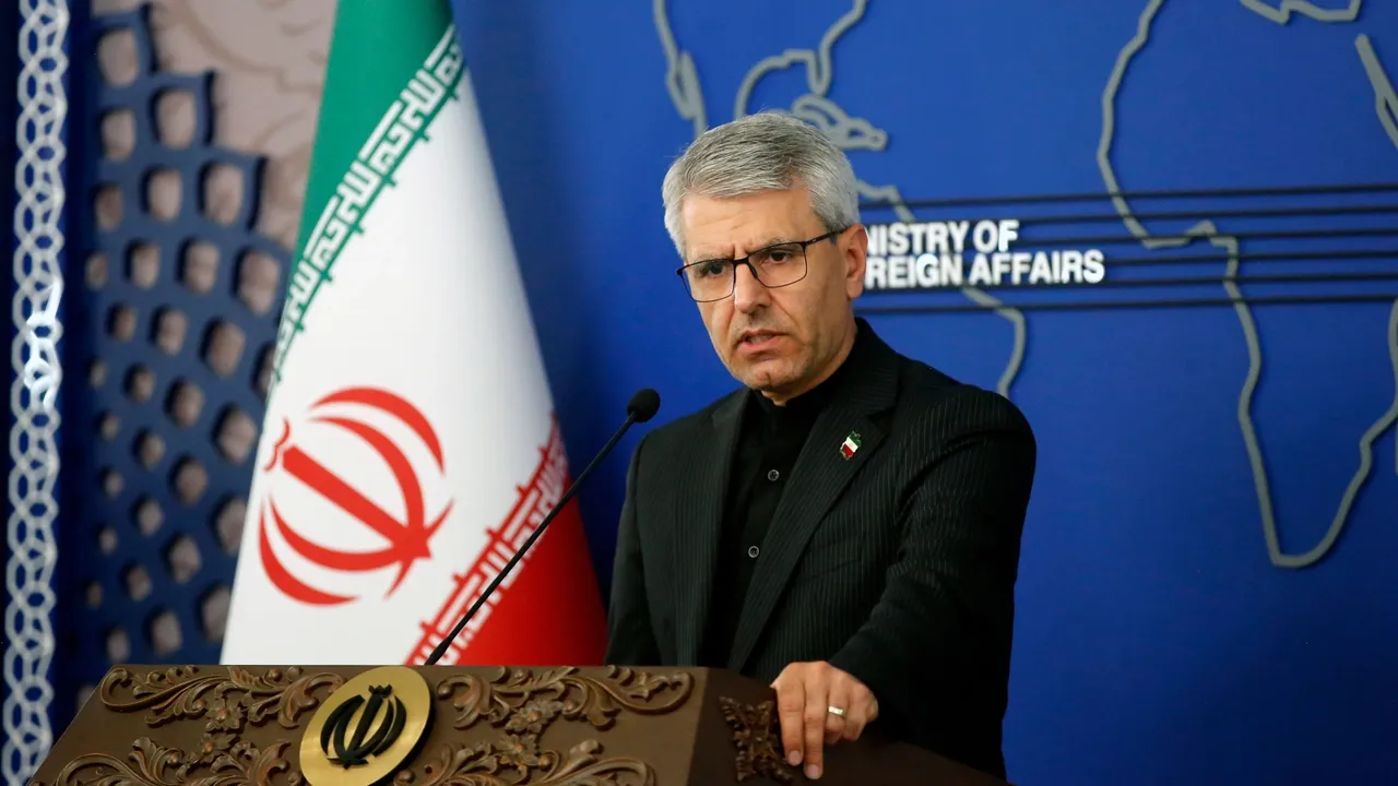 بقایی: مذاکرات ایران و عمان درباره مسیر امن دریانوردی در تنگه هرمز به مرحله نهایی رسیده است
