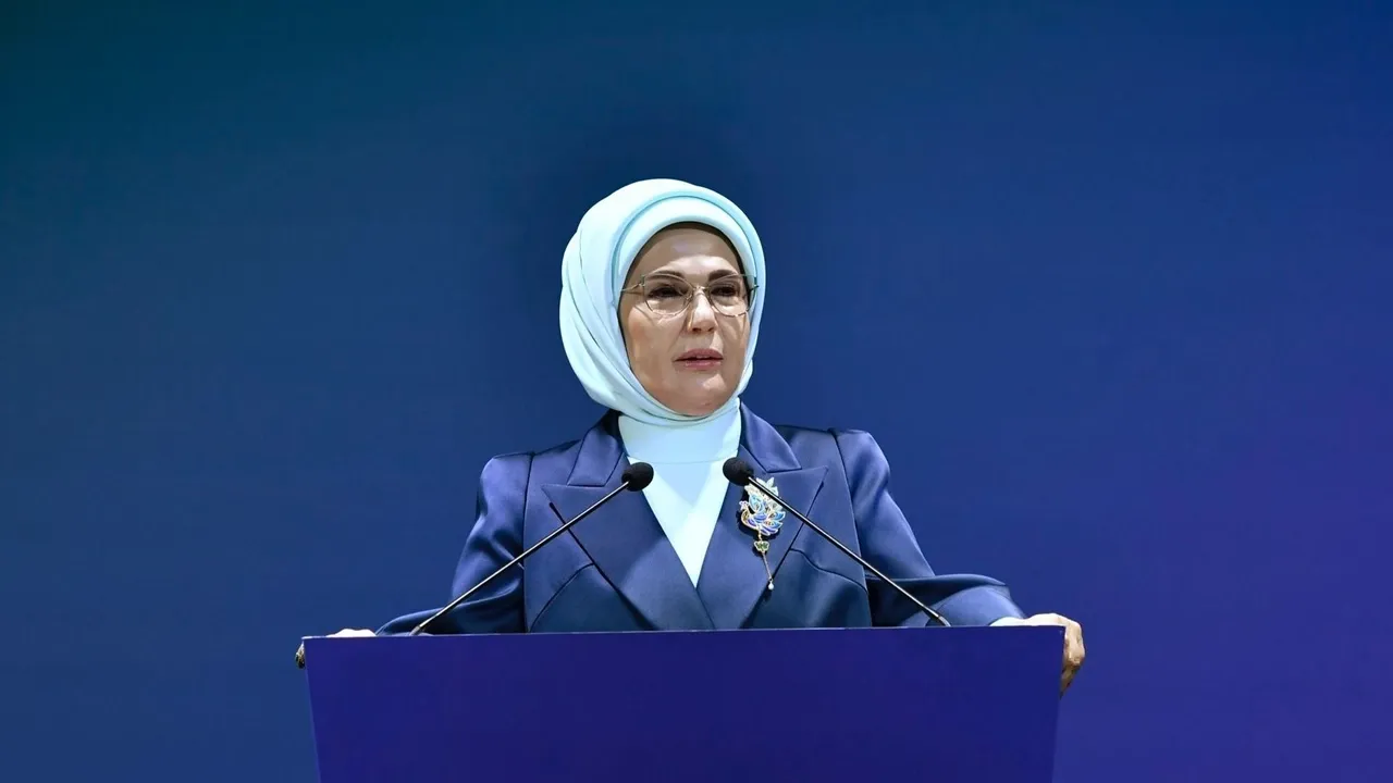 في "يوم محو الأمية".. أمينة أردوغان: مبادرات التعليم غيَّرت حياة كثيرين