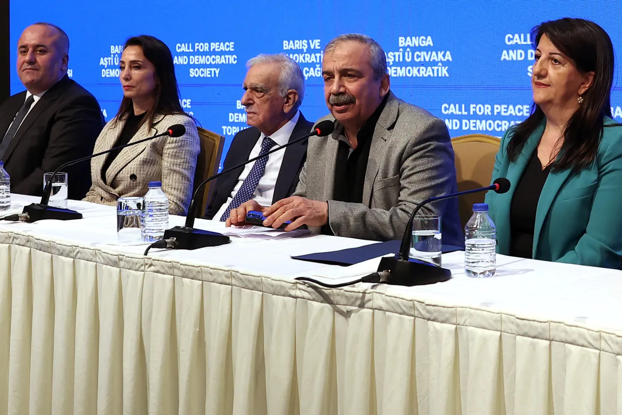 Gevangen PKK-leider Ocalan roept op tot ontbinding van terreurgroep