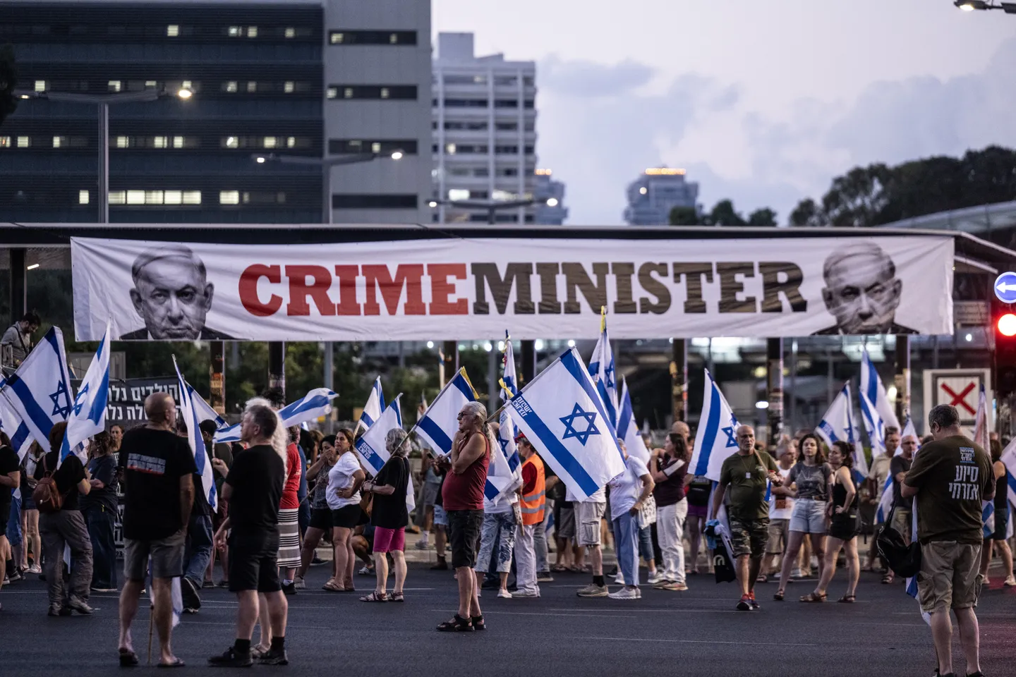 Des Israéliens manifestent pour le respect de l'accord de trêve